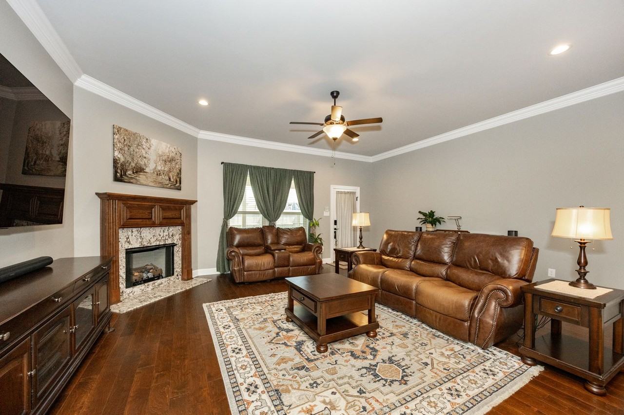812 Beaumont Dr - Photo 6 of 17