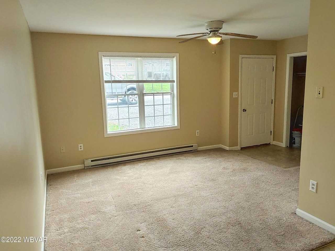 255 Underwood St - Photo 2 of 12