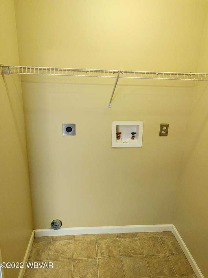 255 Underwood St - Photo 7 of 12