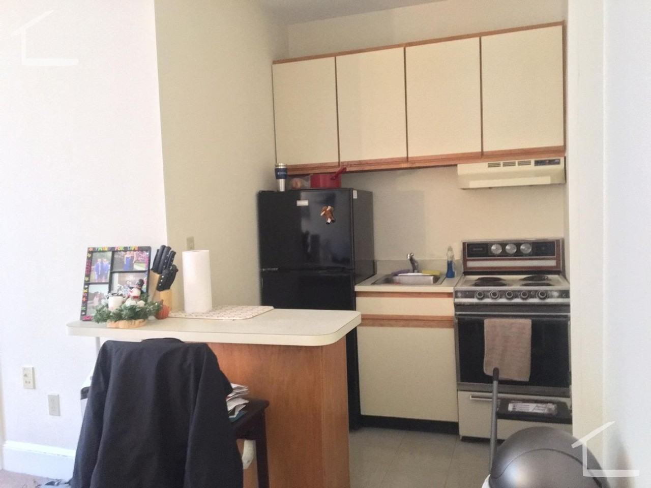 829 Beacon St - Photo 2 of 7