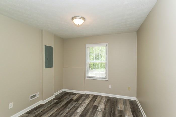 106 Mallard Dr - Photo 4 of 17
