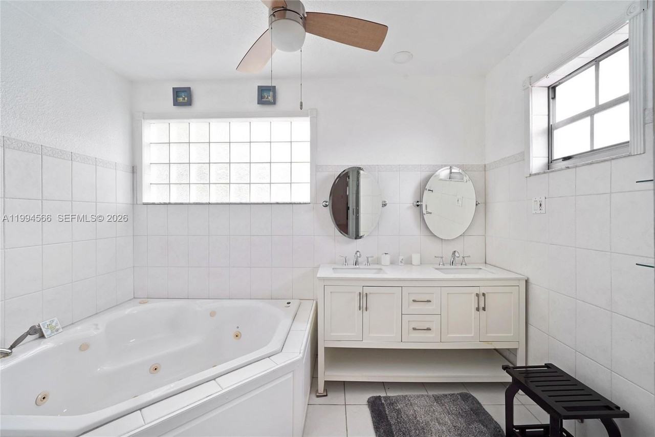 2834 Sw 33rd Ave #NA - Photo 2 of 20