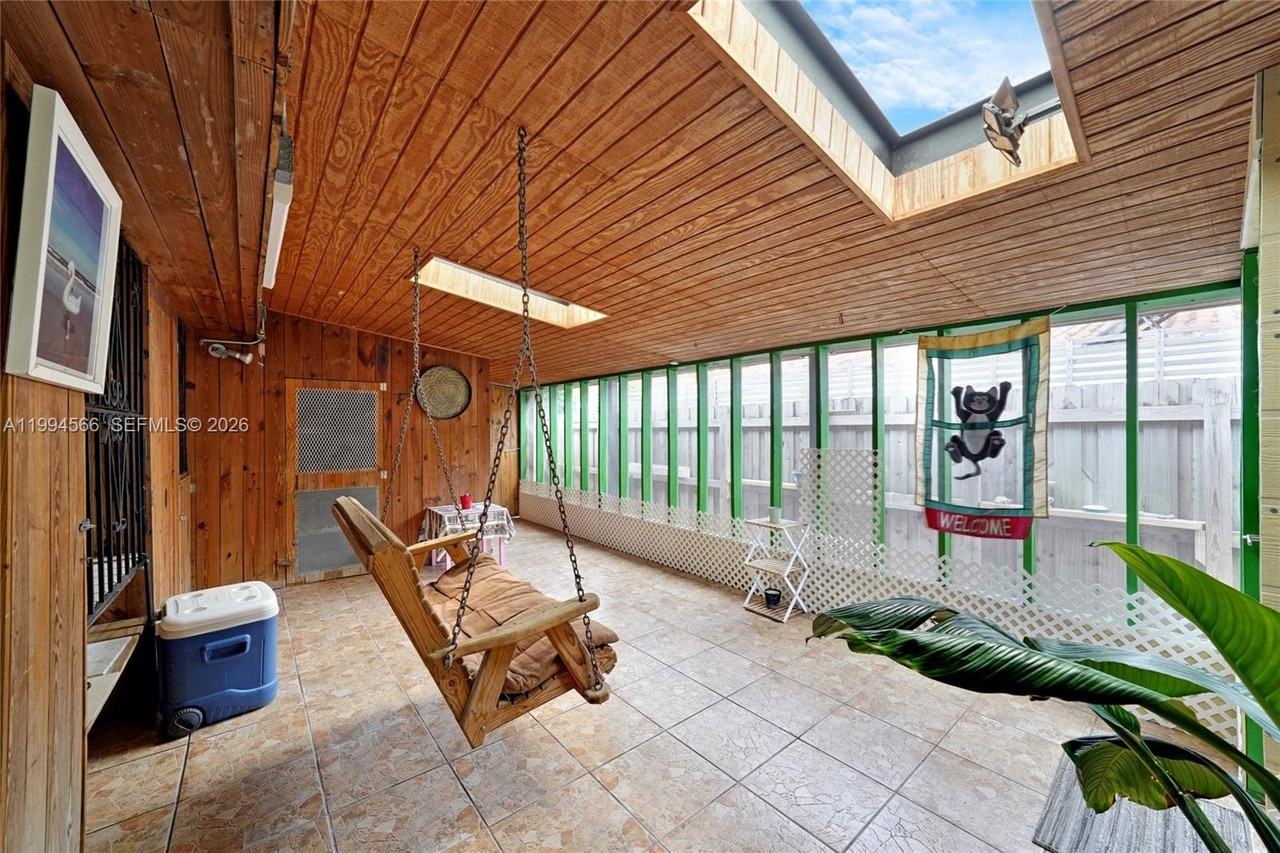2834 Sw 33rd Ave #NA - Photo 5 of 20