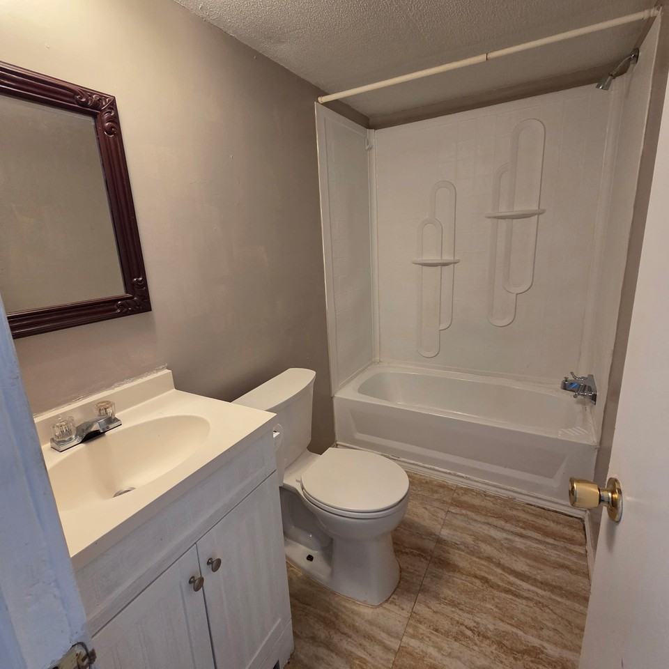 425 E Zipp Rd #NA - Photo 2 of 7