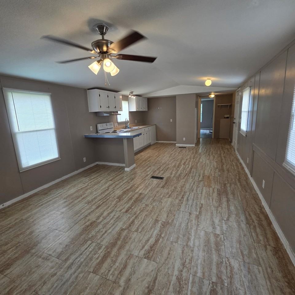 425 E Zipp Rd #NA - Photo 3 of 7