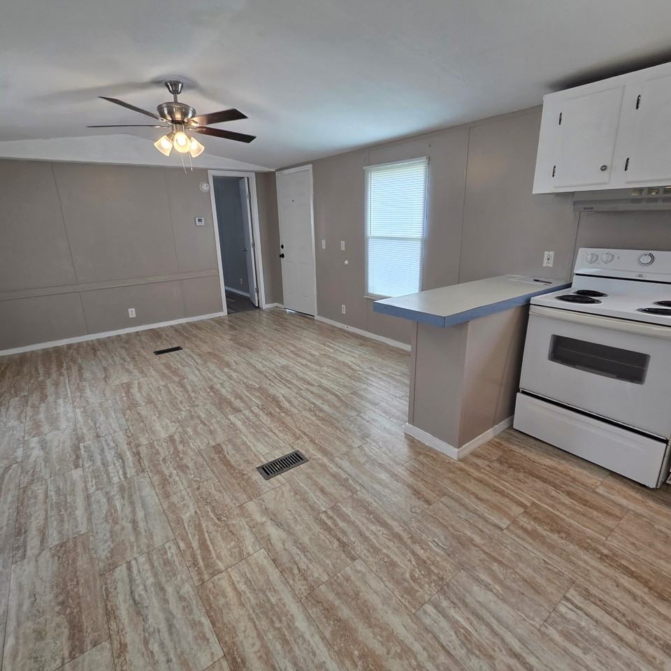 425 E Zipp Rd #NA - Photo 4 of 7