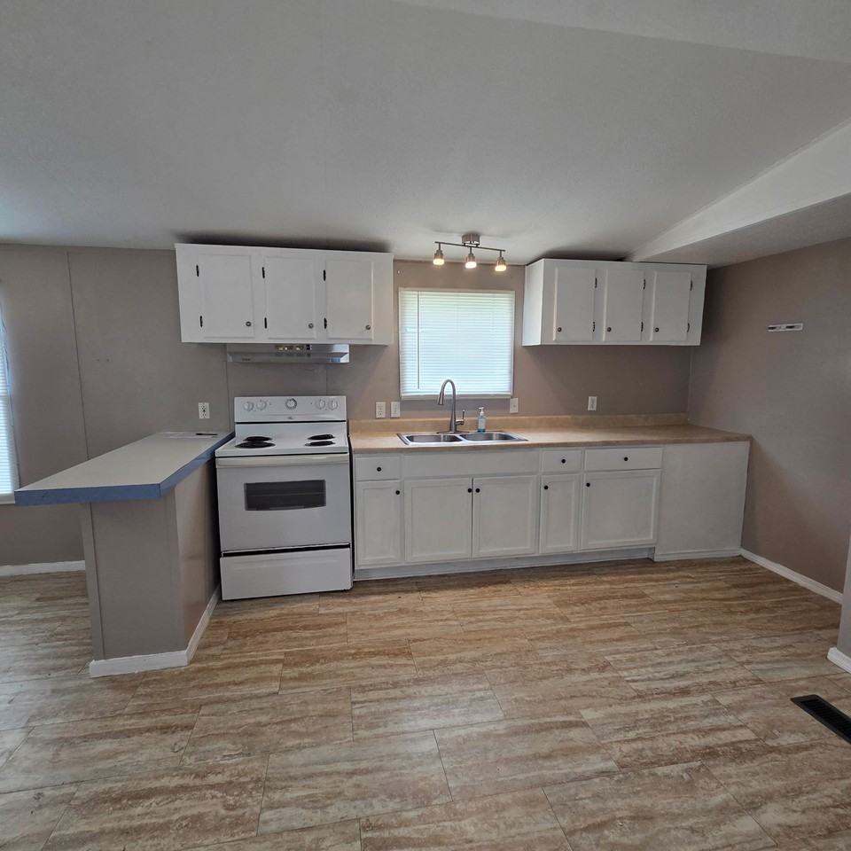 425 E Zipp Rd #NA - Photo 5 of 7