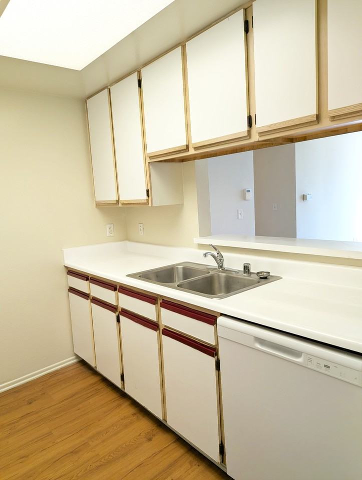 553 S St Andrews Pl #222 - Photo 3 of 15