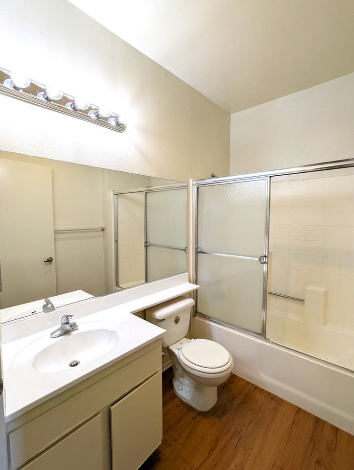 553 S St Andrews Pl #222 - Photo 5 of 15