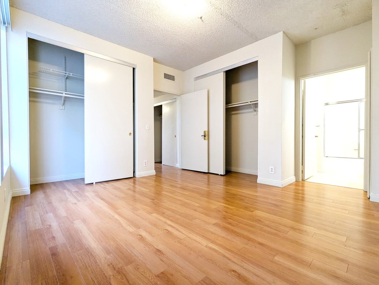 553 S St Andrews Pl #222 - Photo 7 of 15
