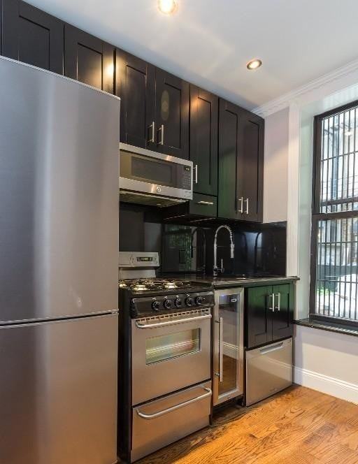 147 Avenue A #1R - Photo 5 of 8