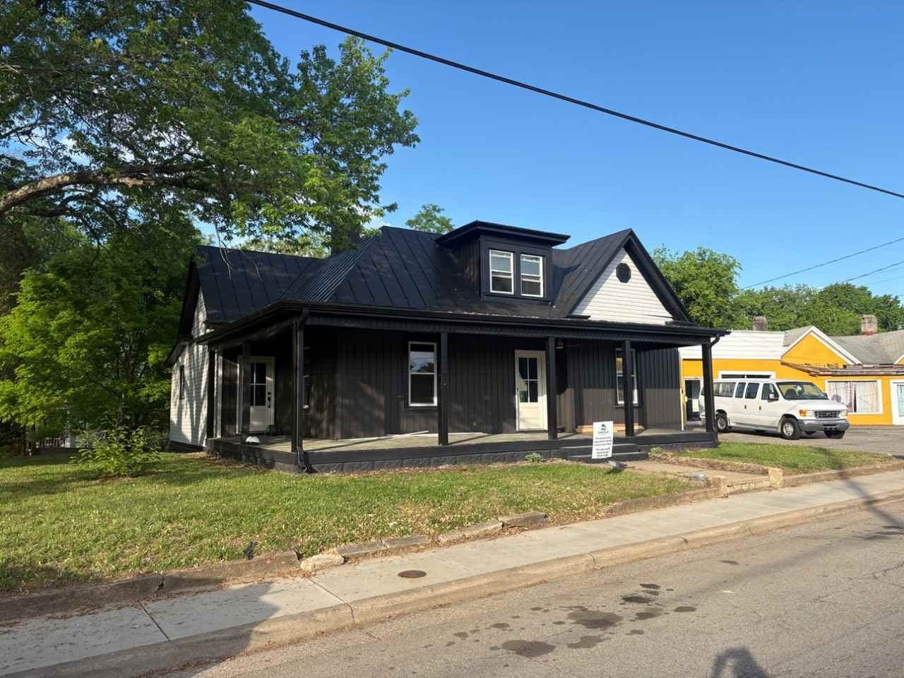 2009 N Main St - Photo 3 of 11