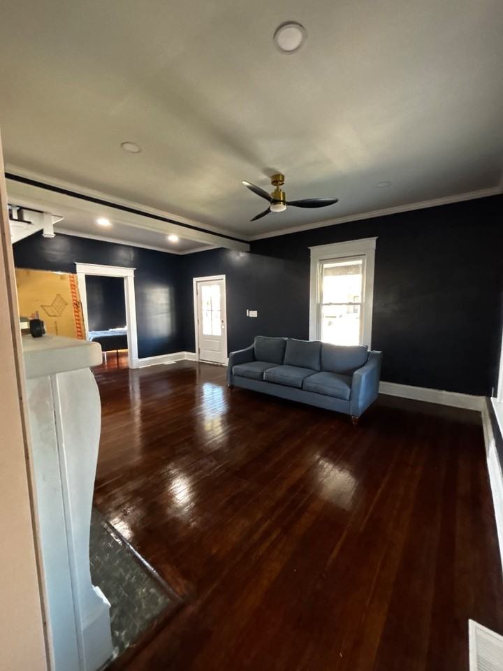 2009 N Main St - Photo 4 of 11