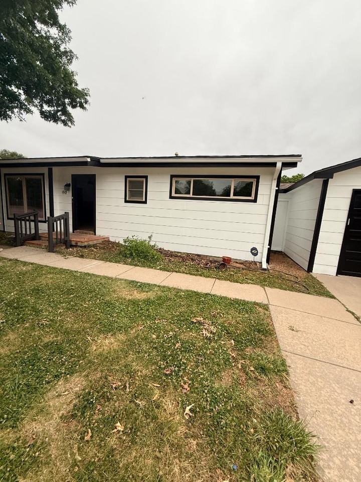 1513 N Buckner St - Photo 3 of 20