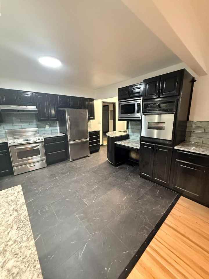 1513 N Buckner St - Photo 7 of 20