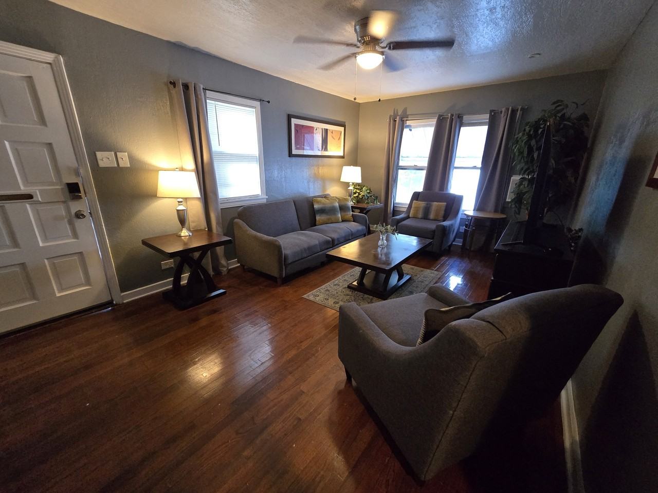 1614 W Hollywood Ave #1 - Photo 3 of 19