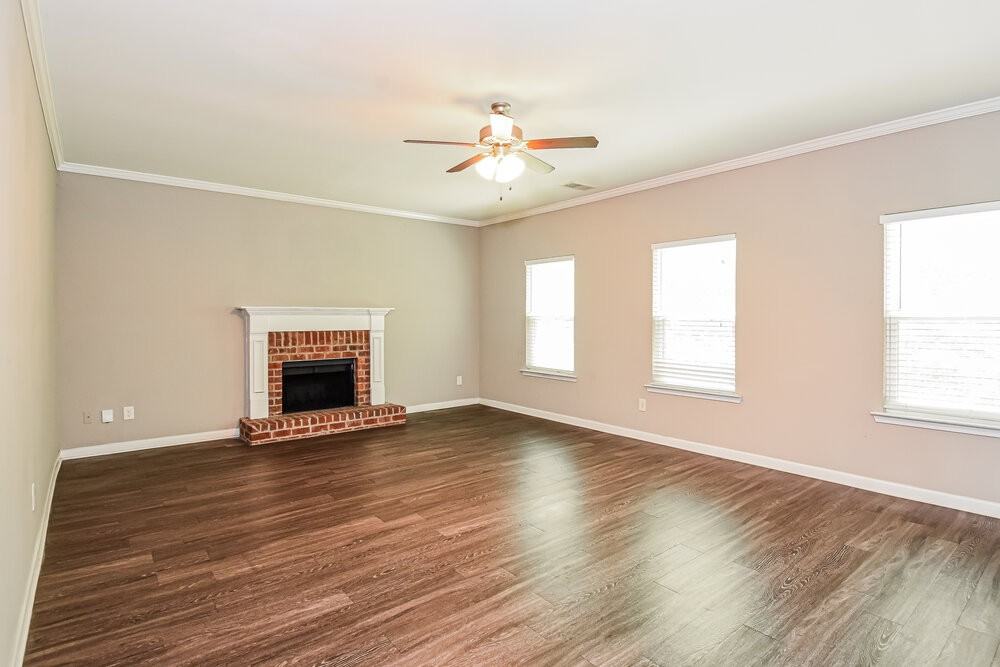 466 Fieldcrest Dr - Photo 5 of 17