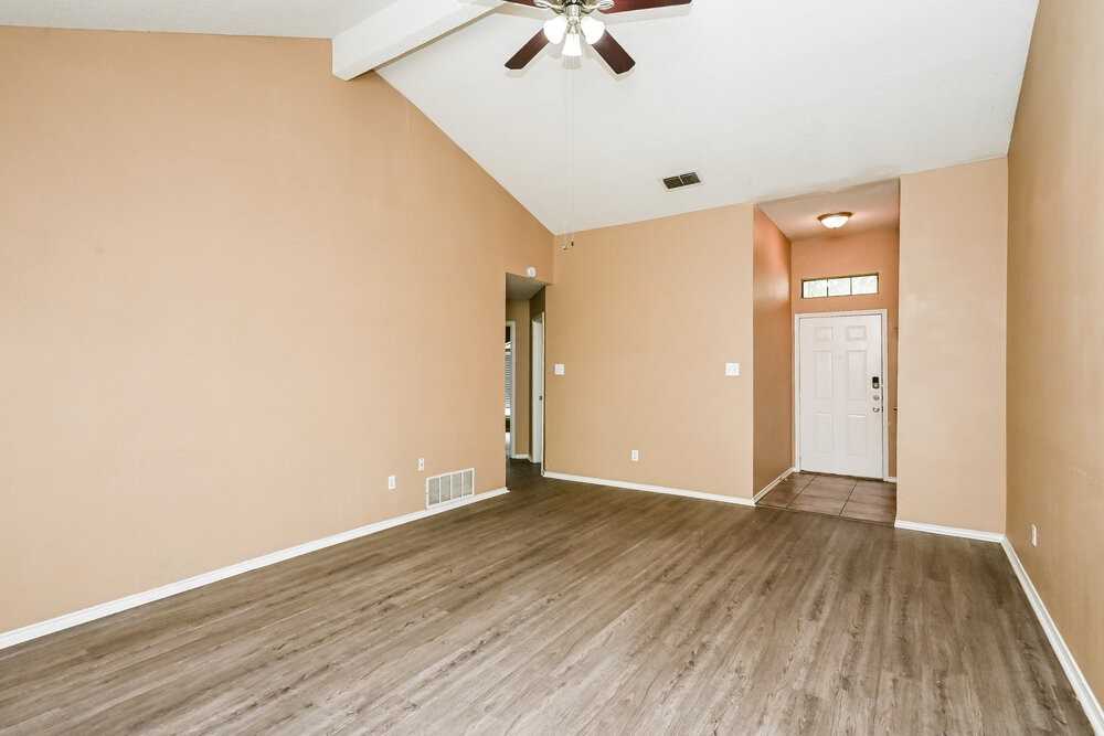 829 Minuteman Dr - Photo 3 of 16