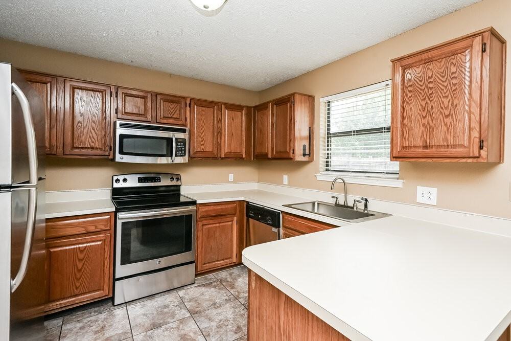829 Minuteman Dr - Photo 6 of 16