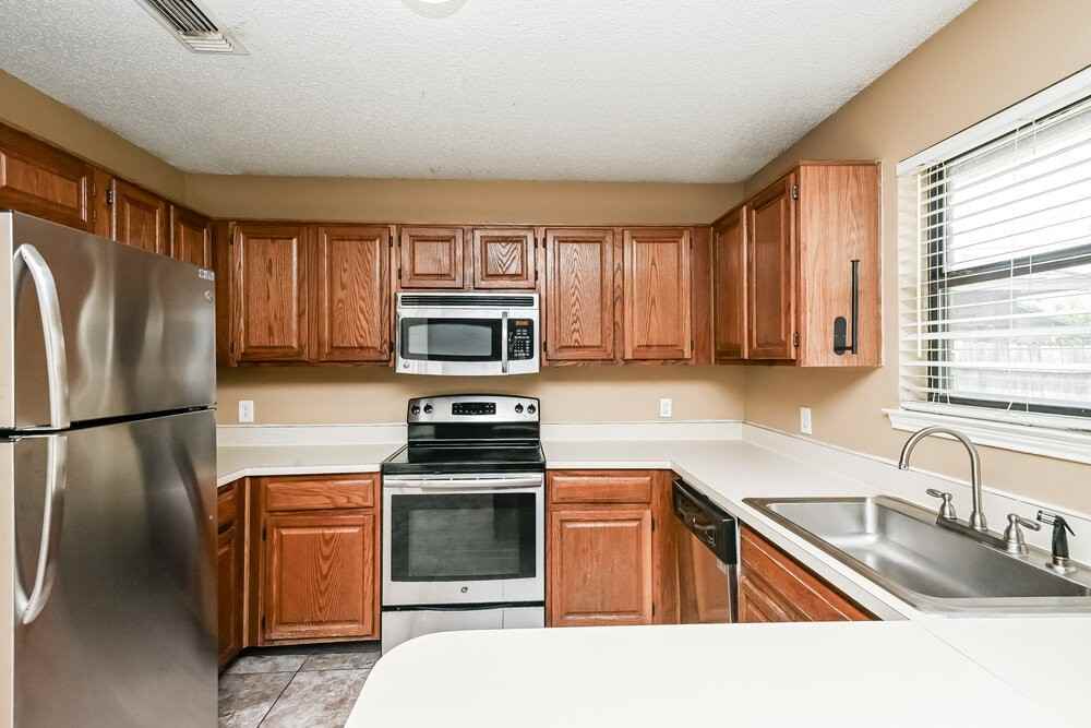 829 Minuteman Dr - Photo 7 of 16