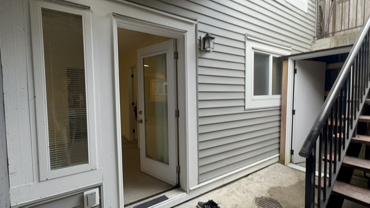 20347 98A Avenue - Photo 2 of 11