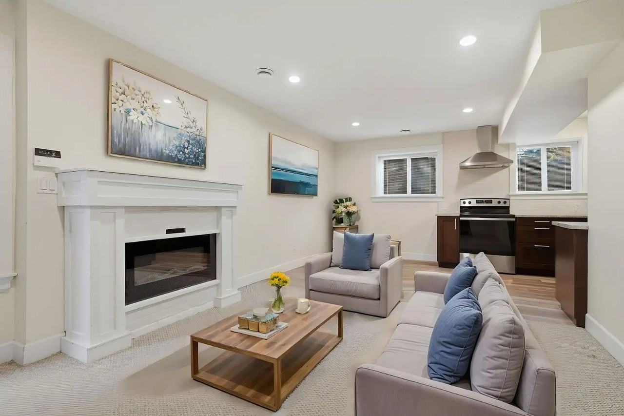 20347 98A Avenue - Photo 3 of 11