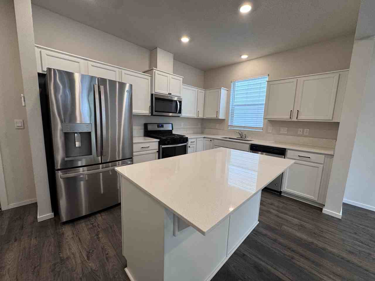 896 N 18th Ave #1 - Photo 4 of 27
