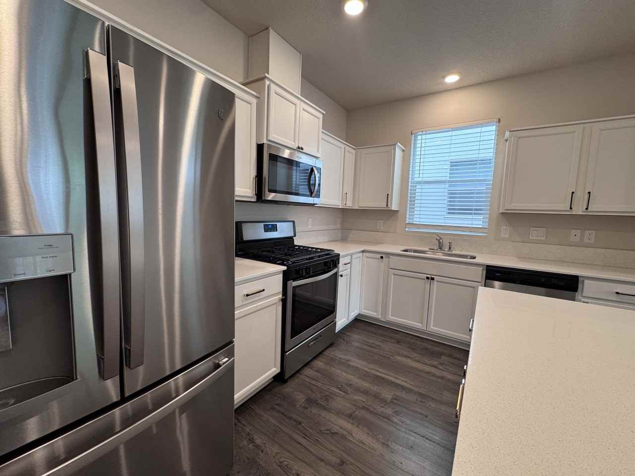 896 N 18th Ave #1 - Photo 5 of 27