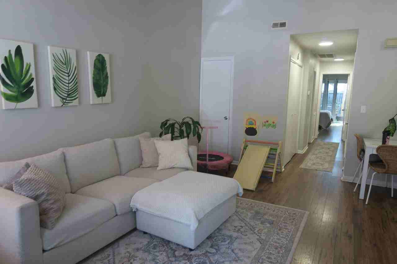 453 Peregrine St - Photo 2 of 28