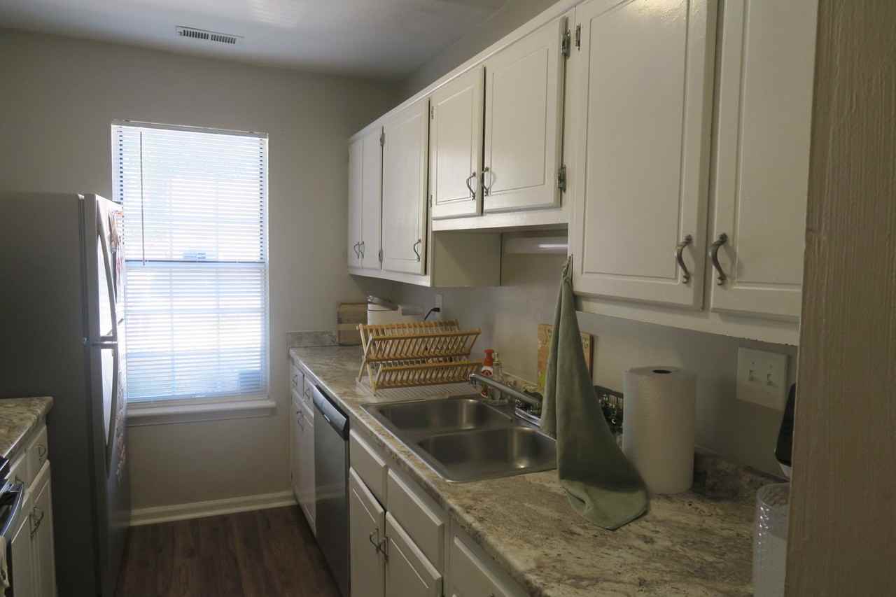 453 Peregrine St - Photo 4 of 28