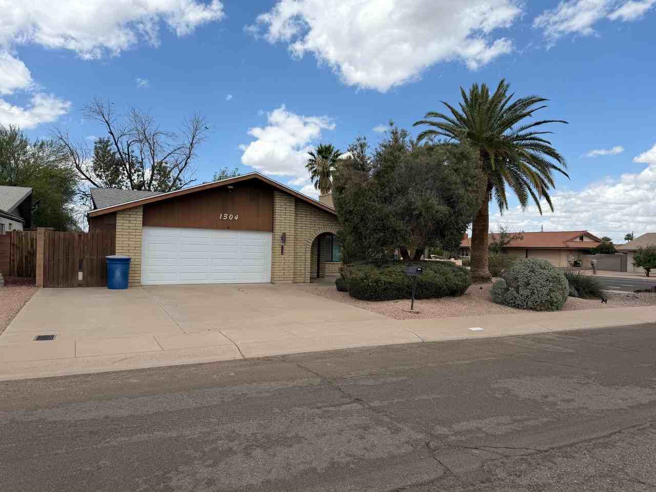 1304 S Margo Dr - Photo 2 of 21