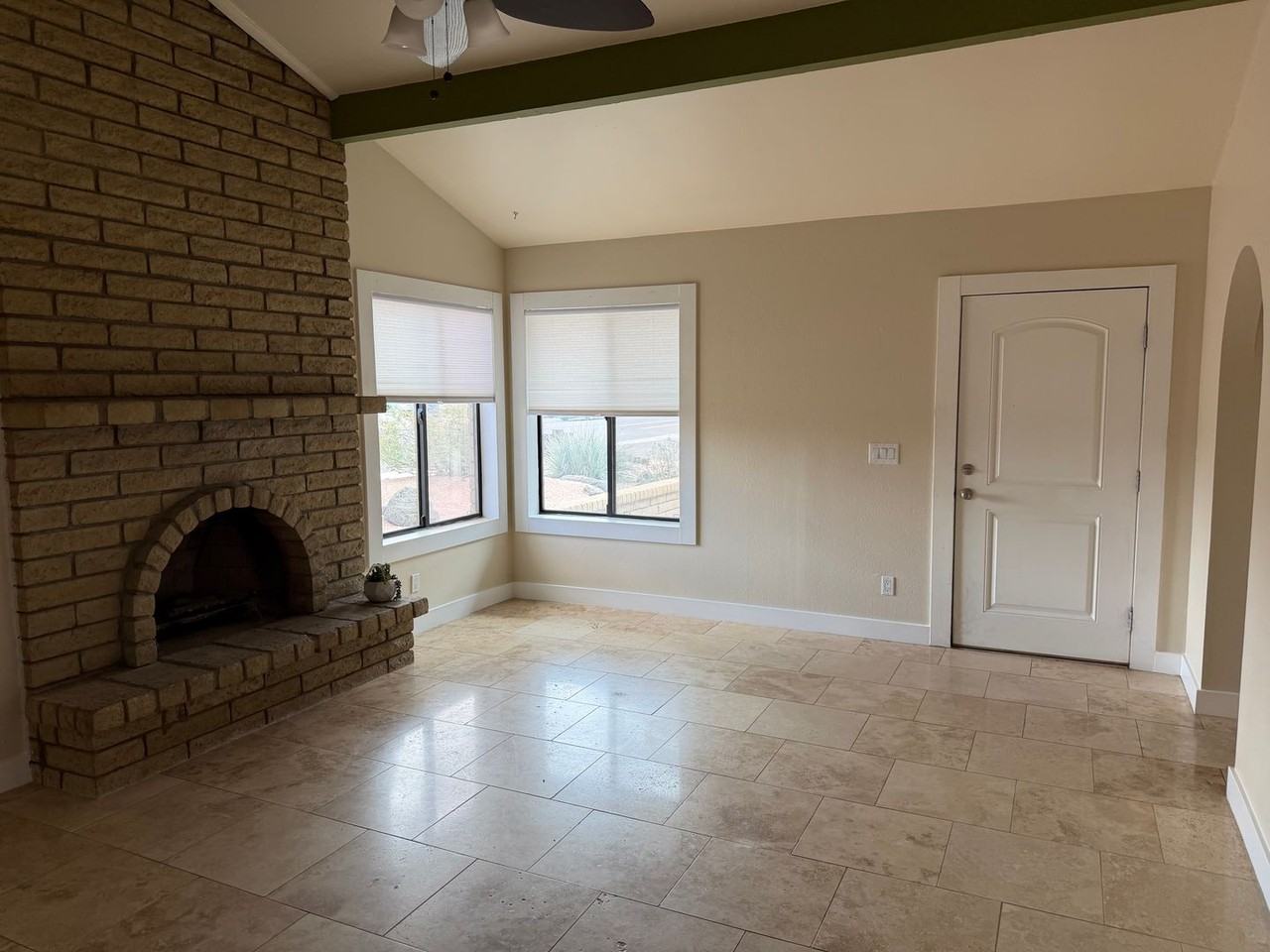 1304 S Margo Dr - Photo 5 of 21