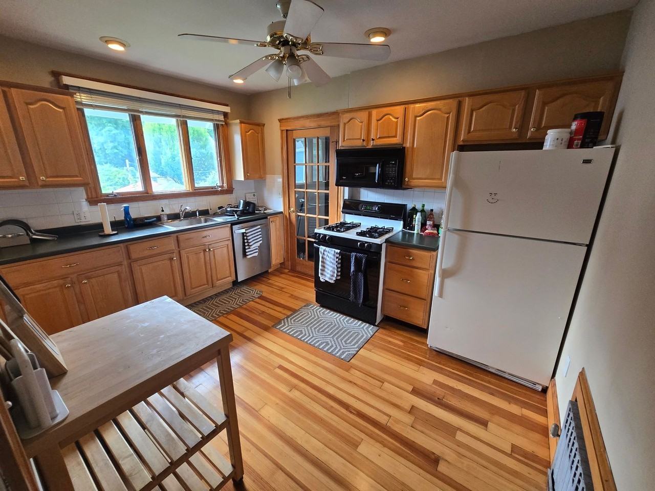 232A Lake St - Photo 2 of 11