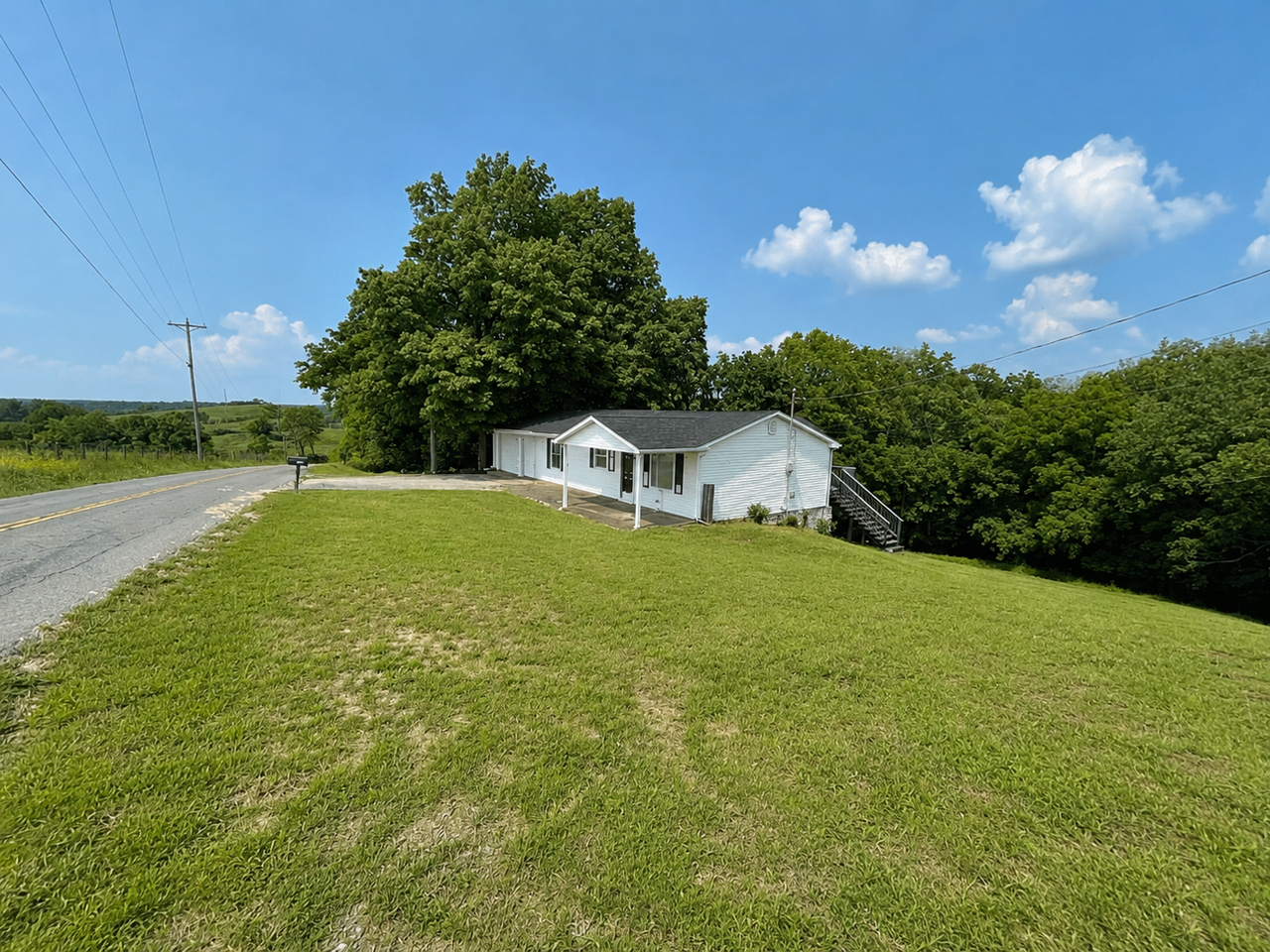 2274 Hempridge Rd - Photo 3 of 28