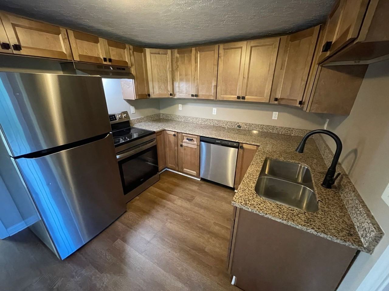 2274 Hempridge Rd - Photo 5 of 28