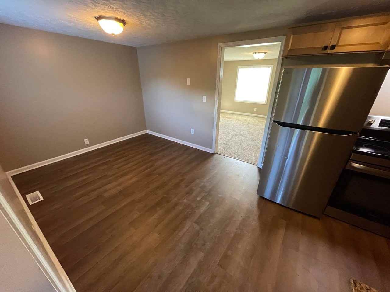 2274 Hempridge Rd - Photo 6 of 28
