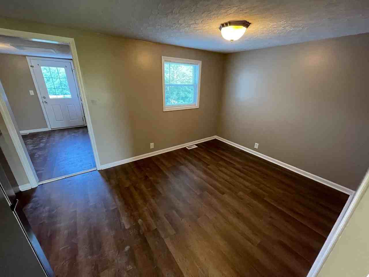 2274 Hempridge Rd - Photo 7 of 28