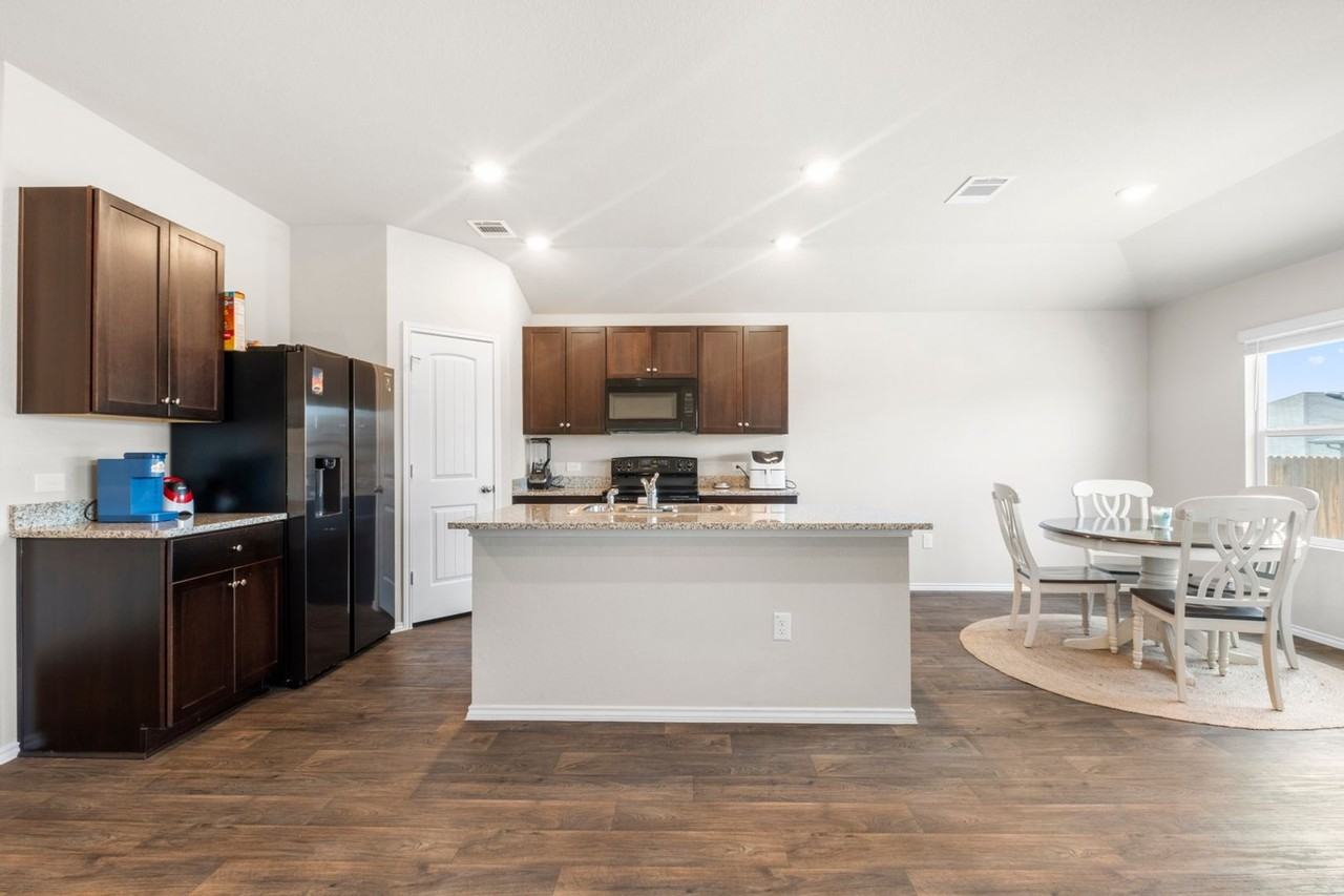 5824 Brocade Dr - Photo 5 of 24