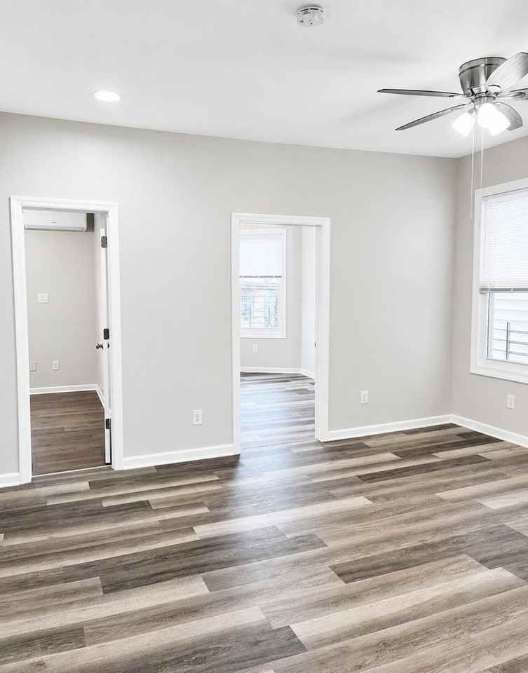 207 Armstrong Ave - Photo 3 of 21