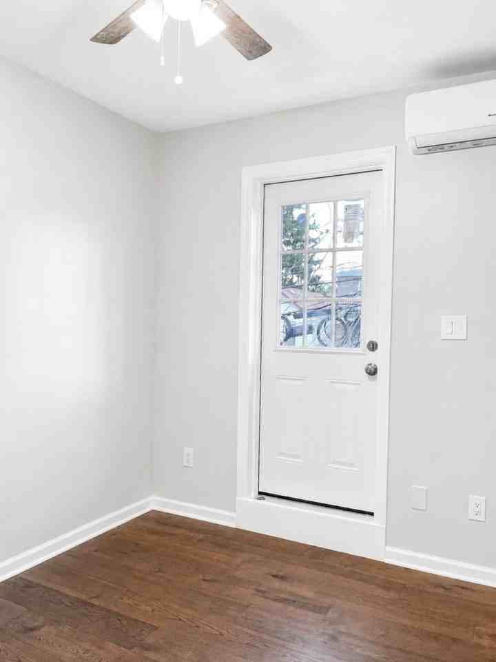 207 Armstrong Ave - Photo 4 of 21
