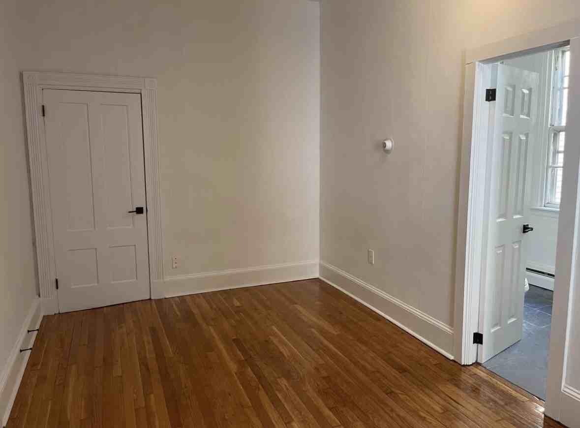 17 7th St #5 - Photo 3 of 4
