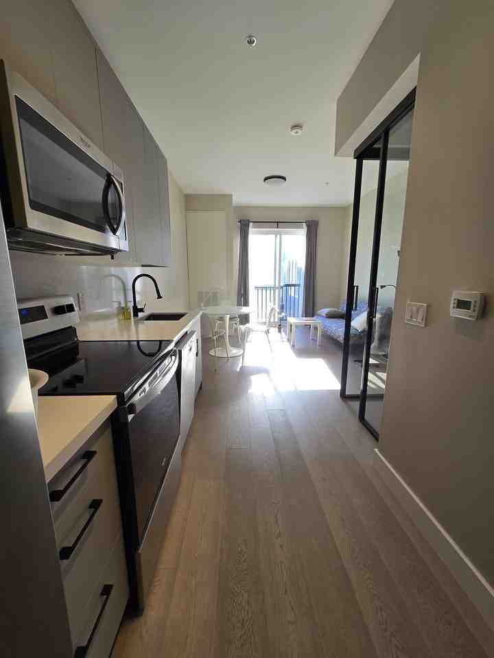 180 Kanata Avenue - Photo 4 of 15
