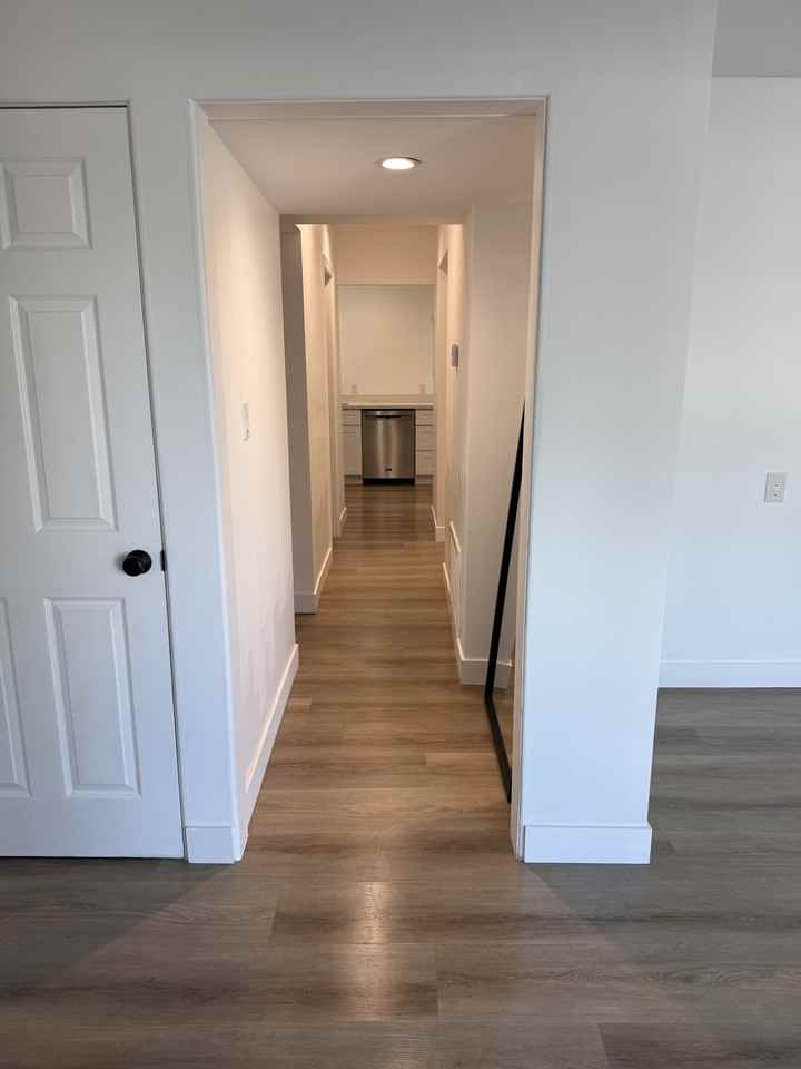 944 15th Pl #DOWN - Photo 3 of 18