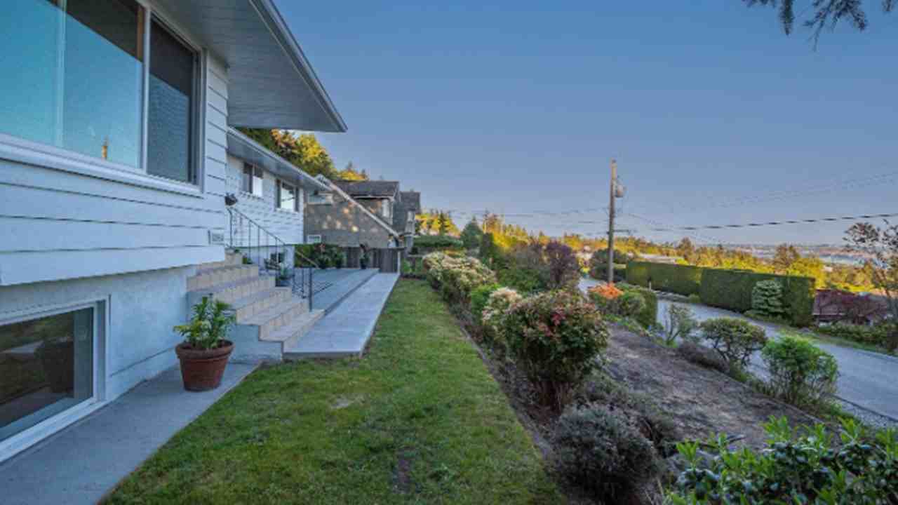1895 Rosebery Avenue - Photo 6 of 19