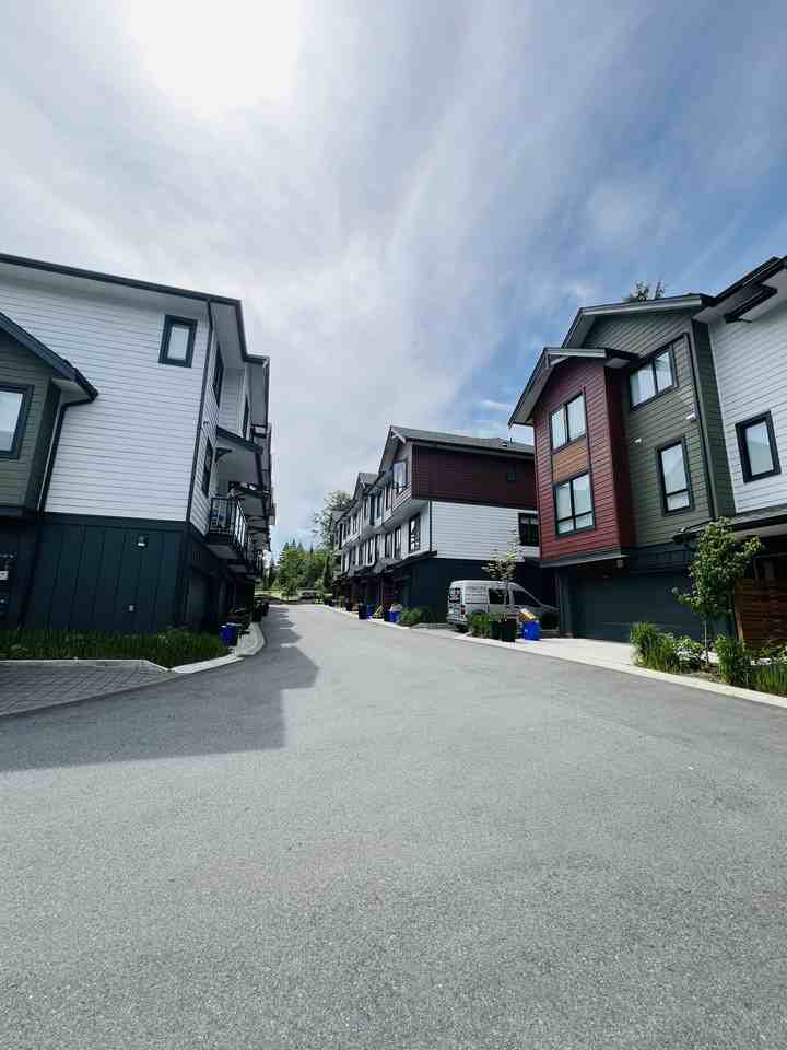 10527 155 Street #22 - Photo 4 of 41