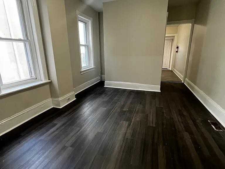 943 E State St - Photo 2 of 7