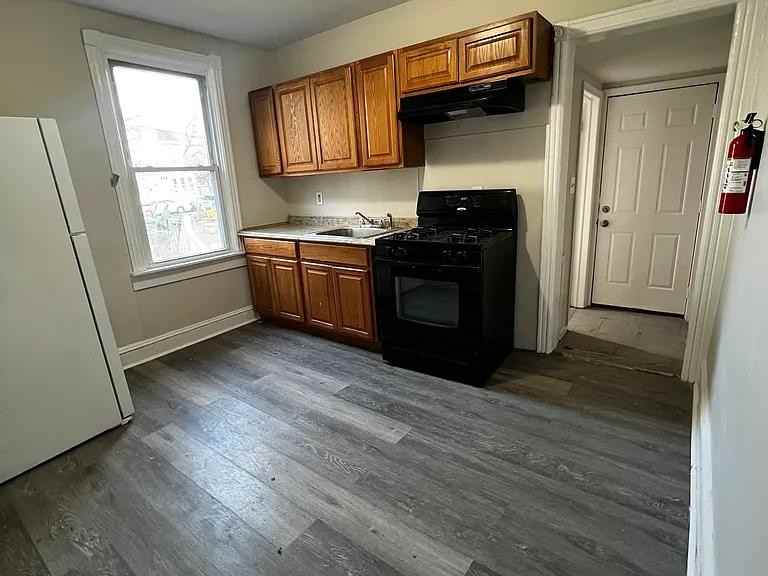943 E State St - Photo 4 of 7