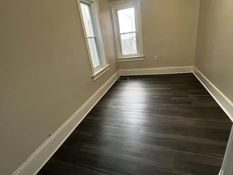 943 E State St - Photo 6 of 7