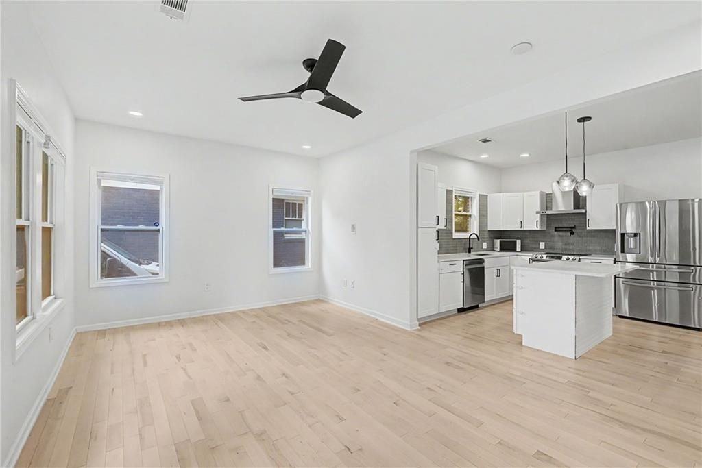 827 Elbert St Sw - Photo 3 of 33