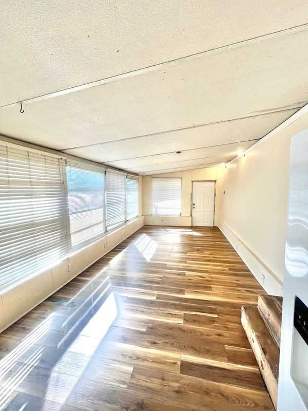 137 Lantern Pl